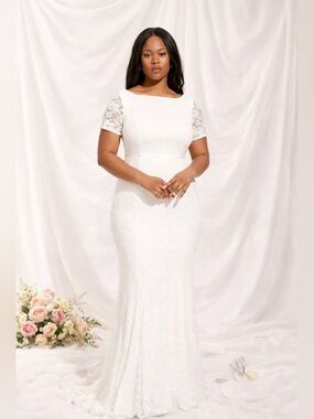 Ivory Lace Short Sleeve Fit & Flare Wedding Dress *NWT*